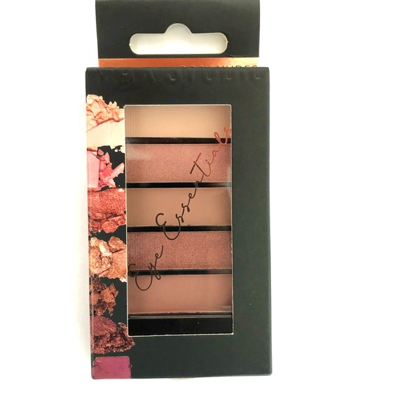 Max Studio Rosy Nudes Eyeshadow Palette - Picture 1 of 4